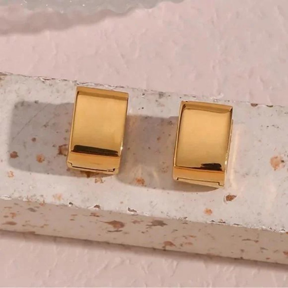 NEW 18K GOLD SQUARE EARRINGS, NICE EARRINGS, CUTE EARRINGS - Picture 4 of 7